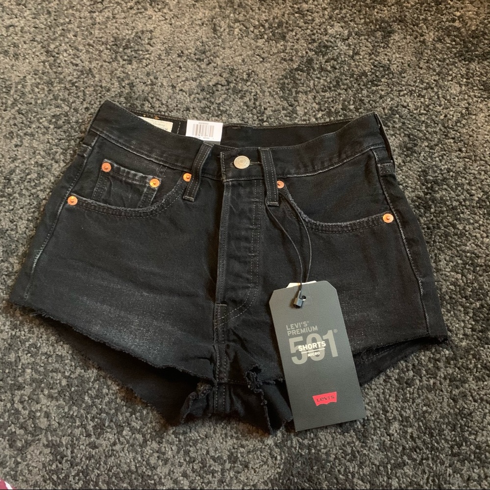 NWT Levi’s black jean shorts